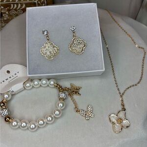 Fashion Jewelry Gold and White Earring, Bracelet and Necklace Set